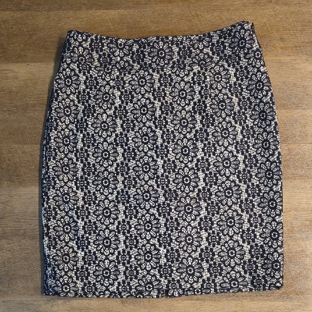 Banana Republic navy and Cream Floral Pencil Skirt